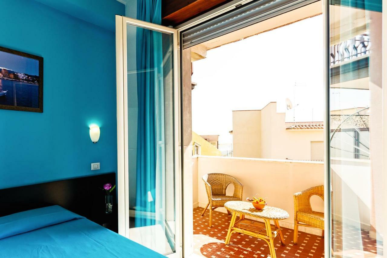 Seaview Terrace Sunny Apartment Giardini Naxos Exteriör bild